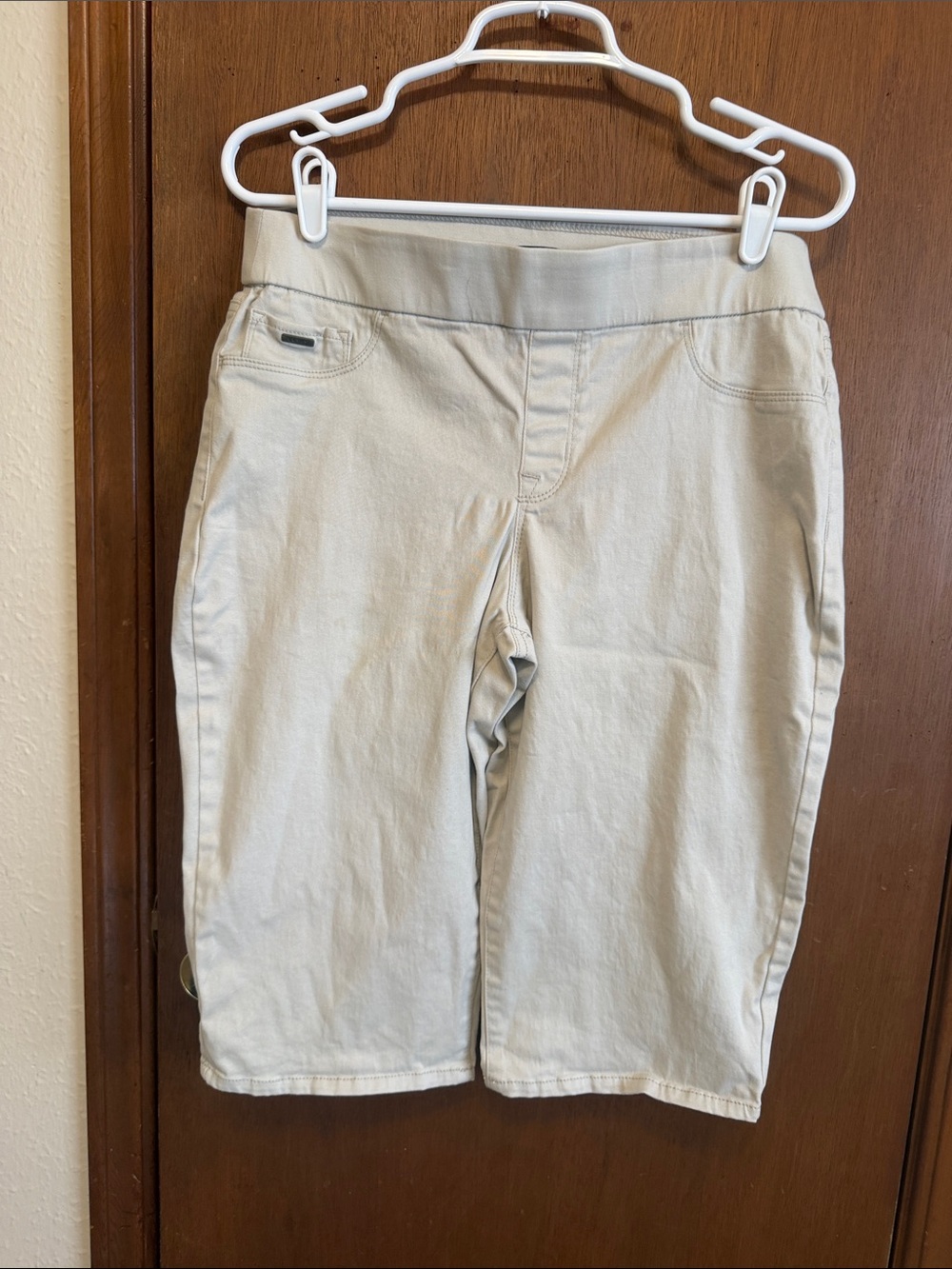 Nine West Light Beige Bermuda Shorts Sz 8